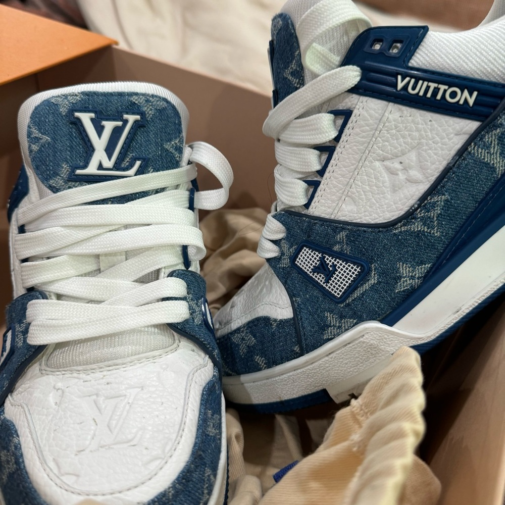 Authentic Louis Vuitton sneakers size 9.5 with dust bag and box